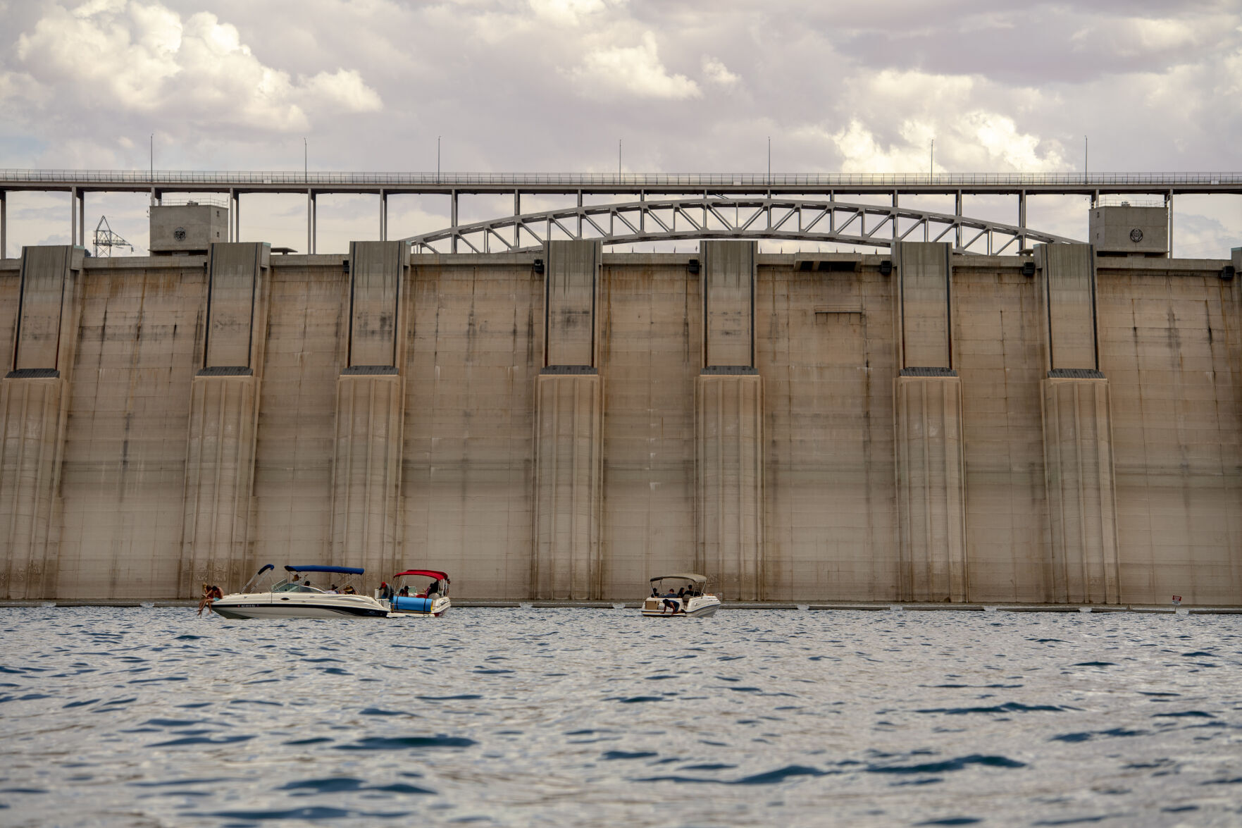 Lake Powell - Dam and Rec.JPG